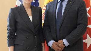 La presidenta Isabel Díaz Ayuso junto al alcalde de Dallas Eric Johnson