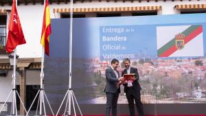 La Comunidad de Madrid participa en el primer izado de la bandera oficial de Valdemoro El consejero García Martín en el primer izado de la bandera oficial de Valdemoro