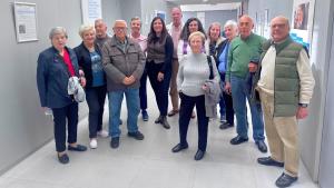 Grupo de personas mayores de Leganés durante una visita al Hospital Universitario Severo Ochoa dentro del proyecto “Conoce tu hospital”, con recorrido por servicios y encuentro con la Dirección Gerencia.