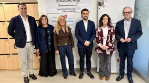 La consejera Albert en su visita al E-Social Hub
