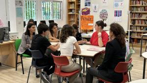 Zarzalejo visita al equipo de mediación del instituto público Gran Capitán La consejera Mercedes Zarzalejo durante la visita con el equipo de mediación