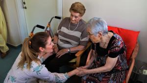 La consejera Dávila en la Residencia y el Centro Social Perpetuo Socorro