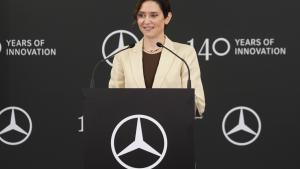 La presidenta Isabel Díaz Ayuso durante el 20º aniversario de Mercedes-Benz Group Services en Madrid