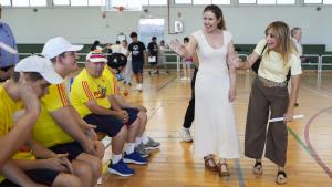 La Comunidad de Madrid organiza 62 jornadas de deporte inclusivo para personas con discapacidad de la Agencia Madrileña de Atención Social La consejera Dávila en el Centro Deportivo Municipal Moratalaz