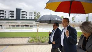 Rodrigo visita las obras de construcción de nuevas viviendas en Boadilla del Monte del Plan Vive El consejero Jorge Rodrigo durante su visita a las obras de construcción de 524 nuevas viviendas de alquiler asequible