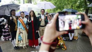 La presidenta Isabel Díaz Ayuso en la tradicional ofrenda floral a los Héroes del 2 de Mayo de 1808 en el cementerio de la Florida