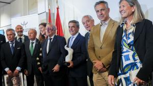 El consejero Carlos Novillo clausurando la gala de la Asociación de Veterinarios de Las Ventas