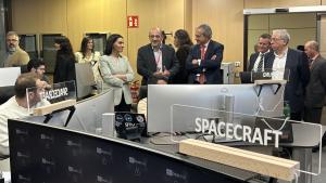 La consejera Mercedes Zarzalejo durante su visita para conocer el proyecto de tecnología cuántica Q-MIND