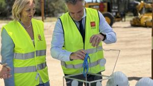 El consejero Carlos Novillo durante la colocación de la primera piedra en uno de los nuevos desarrollos urbanísticos de Brunete