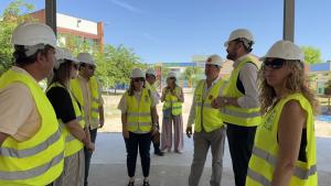 Sánchez visita El Molar El viceconsejero José Antonio Sánchez durante su visita a esta localidad