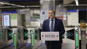 Rodrigo presenta el nuevo método de pago con tarjeta bancaria que se va a habilitar en los tornos de Metro de Madrid El consejero Jorge Rodrigo durante la presentación del nuevo método de pago en Metro