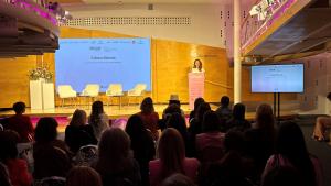 La consejera Fátima Matute durante el foro Woman Care de la revista Woman y Prensa Ibérica 