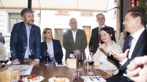 La Comunidad de Madrid rinde homenaje a la gastronomía de la Unión Europea con la celebración de una ruta de tapas en Alcalá de Henares El consejero García Martín en una ruta de tapas en Alcalá de Henares