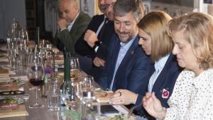 El consejero García Martín en una ruta de tapas en Alcalá de Henares