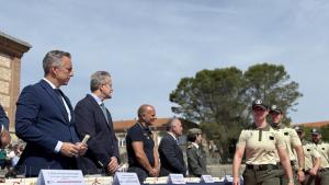 El consejero Carlos Novillo durante la entrega de los diplomas a los alumnos que han superado el curso de ingreso en el Cuerpo de Agentes Forestales