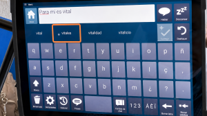 detalle del dispositivo de comunicación aumentativa