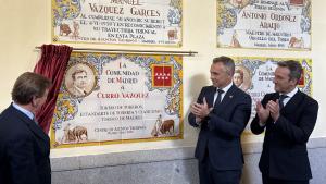 Novillo - descubrimiento azulejo conmemorativo a Curro Vázquez