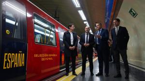 El consejero Rodrigo en un andén de Metro de Madrid