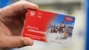 La Comunidad de Madrid engalana su transporte público para recibir al Papa León XIV y a los miles de peregrinos que visitan la región El consejero Rodrigo en la Línea 4 de Metro de Madrid