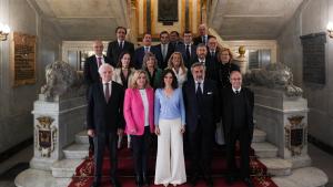 Díaz Ayuso define a los emprendedores como “profesión de riesgo” que se enfrenta a una legislación que solo“ estorba, entorpece y recauda”. La presidenta Isabel Díaz Ayuso en la toma de posesión del del presidente de la Cámara de Comercio de Madrid, Ángel Asensio