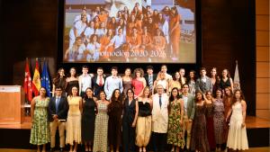Imagen grupal de los alumnos en el salón de actos del Hospital Universitario Ramón y Cajal