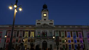 iluminacion sol bandera arcoiris día del orgullo 