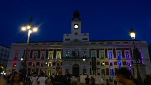 iluminacion sol bandera arcoiris día del orgullo 