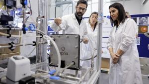 La Comunidad de Madrid despliega laboratorios que integran IA, robótica y automatización para transformar la ciencia y la industria La consejera Mercedes Zarzalejo en el Instituto Madrileño de Estudios Avanzados IMDEA Energía