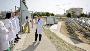 La Comunidad de Madrid despliega laboratorios que integran IA, robótica y automatización para transformar la ciencia y la industria La consejera Mercedes Zarzalejo en el Instituto Madrileño de Estudios Avanzados IMDEA Energía