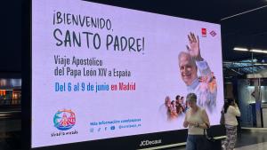 Fachadas institucionales de la Comunidad de Madrid decoradas con motiva de la visita del Papa León XIV a Madrid