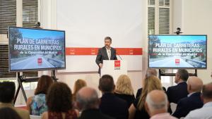 Los consejeros Miguel Ángel García Martín y Jorge Rodrigo durante la presentación del Plan para mejorar las carreteras, los accesos y la conectividad entre los municipios de menos de 20.000 habitantes