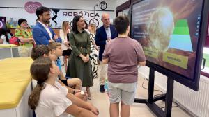 La consejera Mercedes Zarzalejo en una de las actividades por el eclipse total de sol que cruzará la Península Ibérica este verano