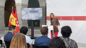 La viceconsejera Martín en la presentación de nueve textos adaptados