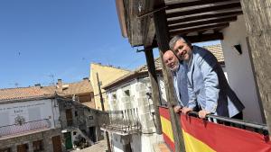 La Comunidad de Madrid destina cerca de 7 millones de euros para mejorar las infraestructuras públicas de Navalagamella y de Fresnedillas de la Oliva El consejero García Martín en Navalagamella y Fresnedillas de la Oliva