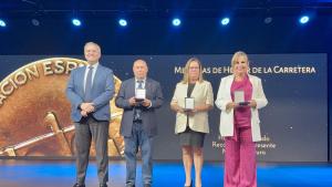 El consejero Rodrigo recogiendo la distinción otorgada por la Asociación Española de la Carretera
