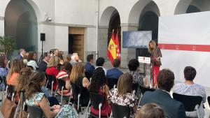 La viceconsejera Martín en la presentación de nueve textos adaptados