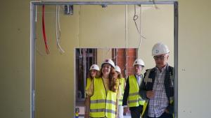 La consejera Matute en el nuevo centro de salud en el distrito Fuencarral-El Pardo