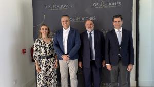 El consejero Jorge Rodrigo durante su visita al nuevo desarrollo urbanístico de los Ahijones en Vicálvaro