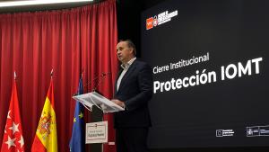 La Comunidad de Madrid reúne a expertos y a empresas tecnológicas para abordar los avances en materia de ciberprotección en el sector sanitario El consejero López-Valverde en el Centro Demostrador de Ciberseguridad
