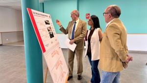 La consejera Mercedes Zarzalejo durante su visita a las obras del nuevo Instituto Torcuato Fernández Miranda