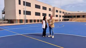 La consejera Mercedes Zarzalejo durante su visita a las obras del nuevo Instituto Torcuato Fernández Miranda