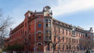 El Hospital Santa Cristina desde la calle O'Donell