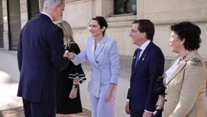 La presidenta Isabel Díaz Ayuso durante la Santa Misa del Corpus Christi que oficia el Papa León XIV en la Plaza de Cibeles