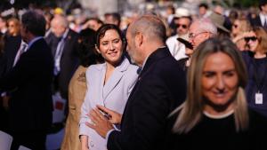 La presidenta Isabel Díaz Ayuso durante la Santa Misa del Corpus Christi que oficia el Papa León XIV en la Plaza de Cibeles