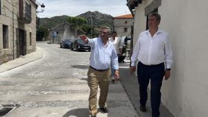 El viceconsejero José Antonio Sánchez durante su visita a Fresnedillas de la Oliva y Zarzalejo