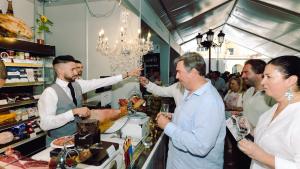 José Antonio Sánchez visita la Feria de la Huerta y el Vino de Villa del Prado José Antonio Sánchez visita la Feria de la Huerta y el Vino de Villa del Prado