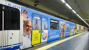 Fachadas institucionales de la Comunidad de Madrid decoradas con motiva de la visita del Papa León XIV a Madrid