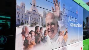 Fachadas institucionales de la Comunidad de Madrid decoradas con motiva de la visita del Papa León XIV a Madrid
