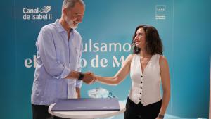 La presidenta Isabel Díaz Ayuso junto con Su Majestad el Rey Felipe VI el Centro de Innovación de Agua y Energía de Canal de Isabel II