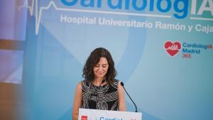 La presidenta Isabel Díaz Ayuso en el Hospital público Ramón y Caja